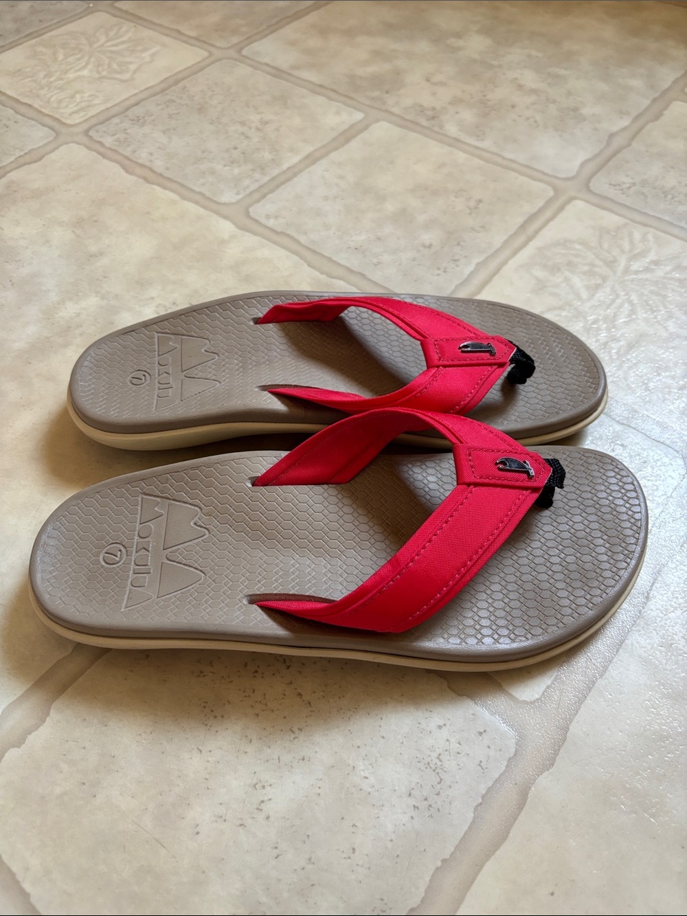 Island Slipper Hawaii Mokulu Wahine Ultrasuede Thong Sandals Red Women’s Size 7